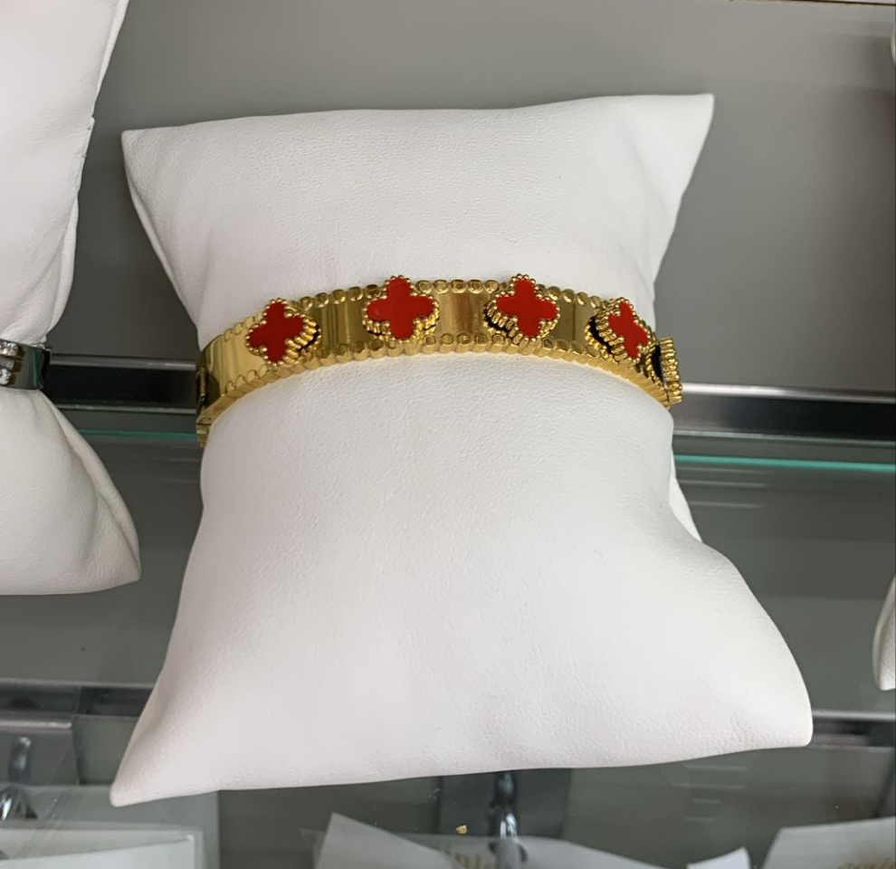 Pulsera Clover de la Suerte – Edición Blanco, Dorado & Rojo (Acero inoxidable con baño de oro 14k)