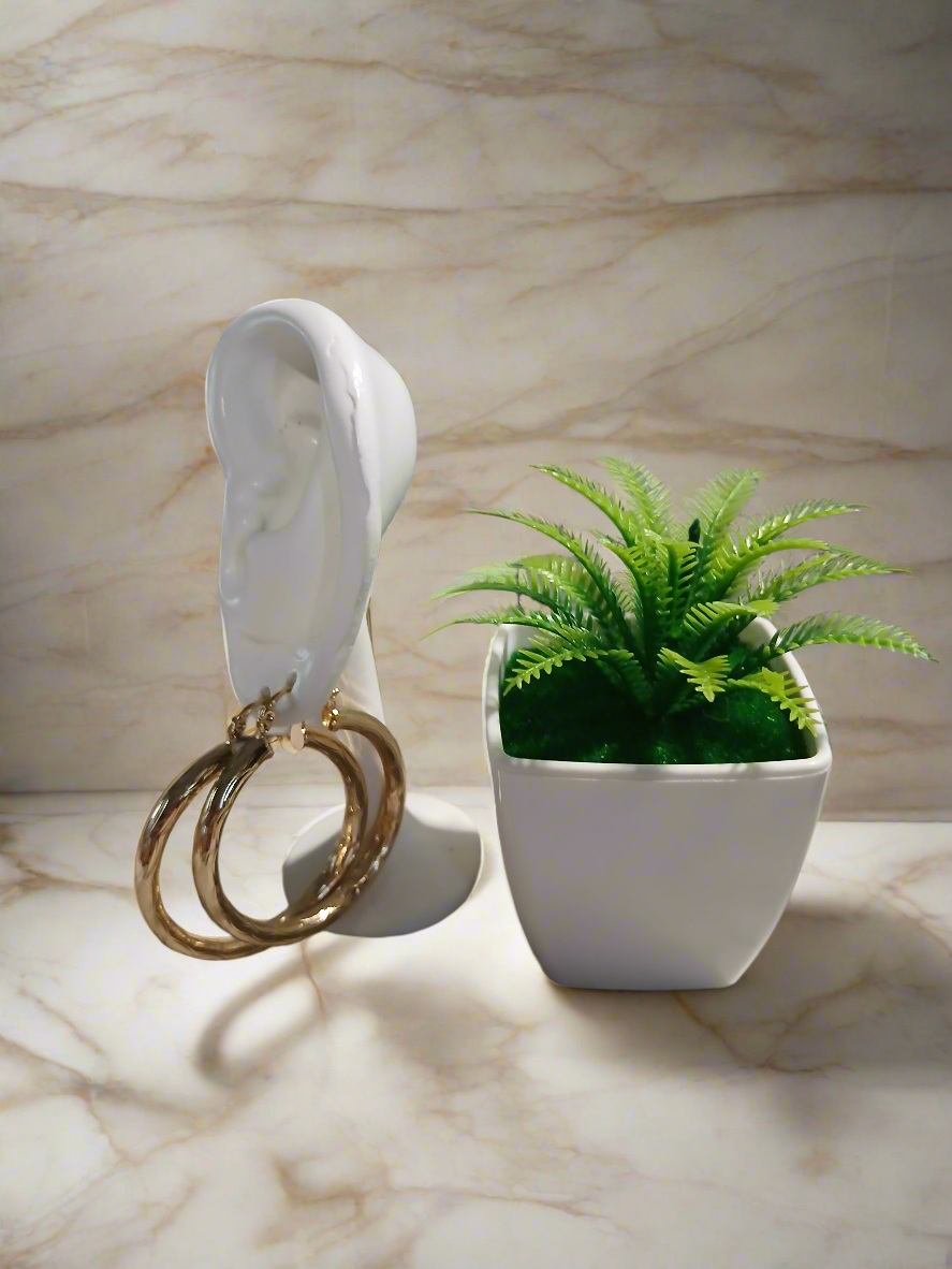 Argollas Diva XL – Oro Laminado 14k con Calado Elegante