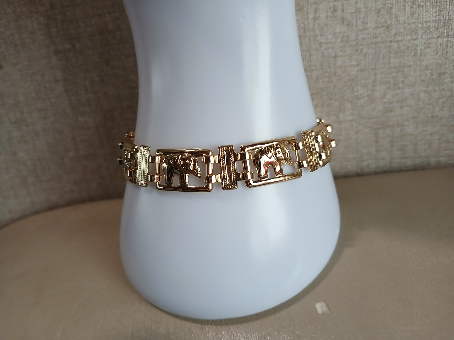 Brazalete Guardian Dorado – Elegancia & Energía