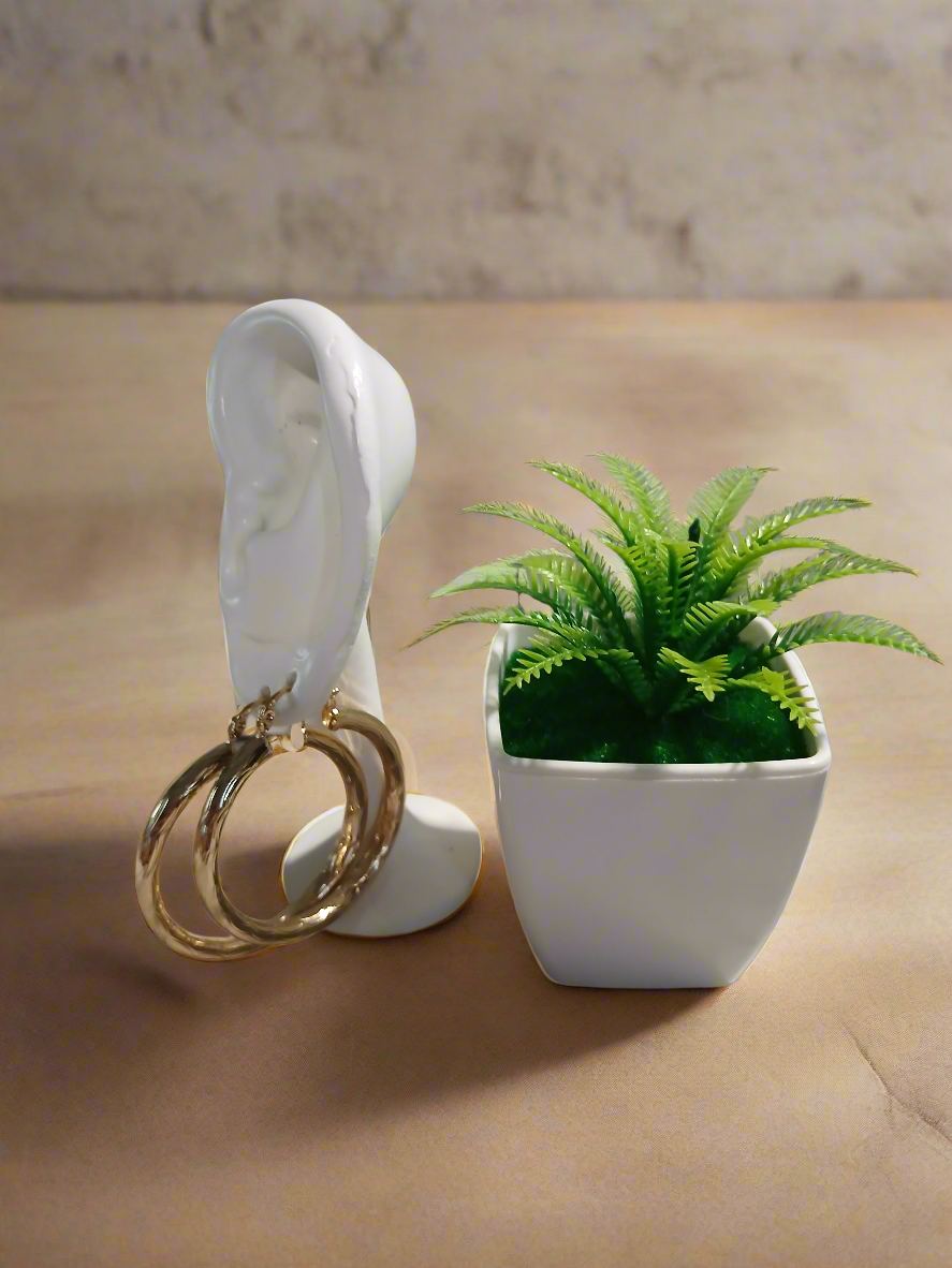 Argollas Diva XL – Oro Laminado 14k con Calado Elegante