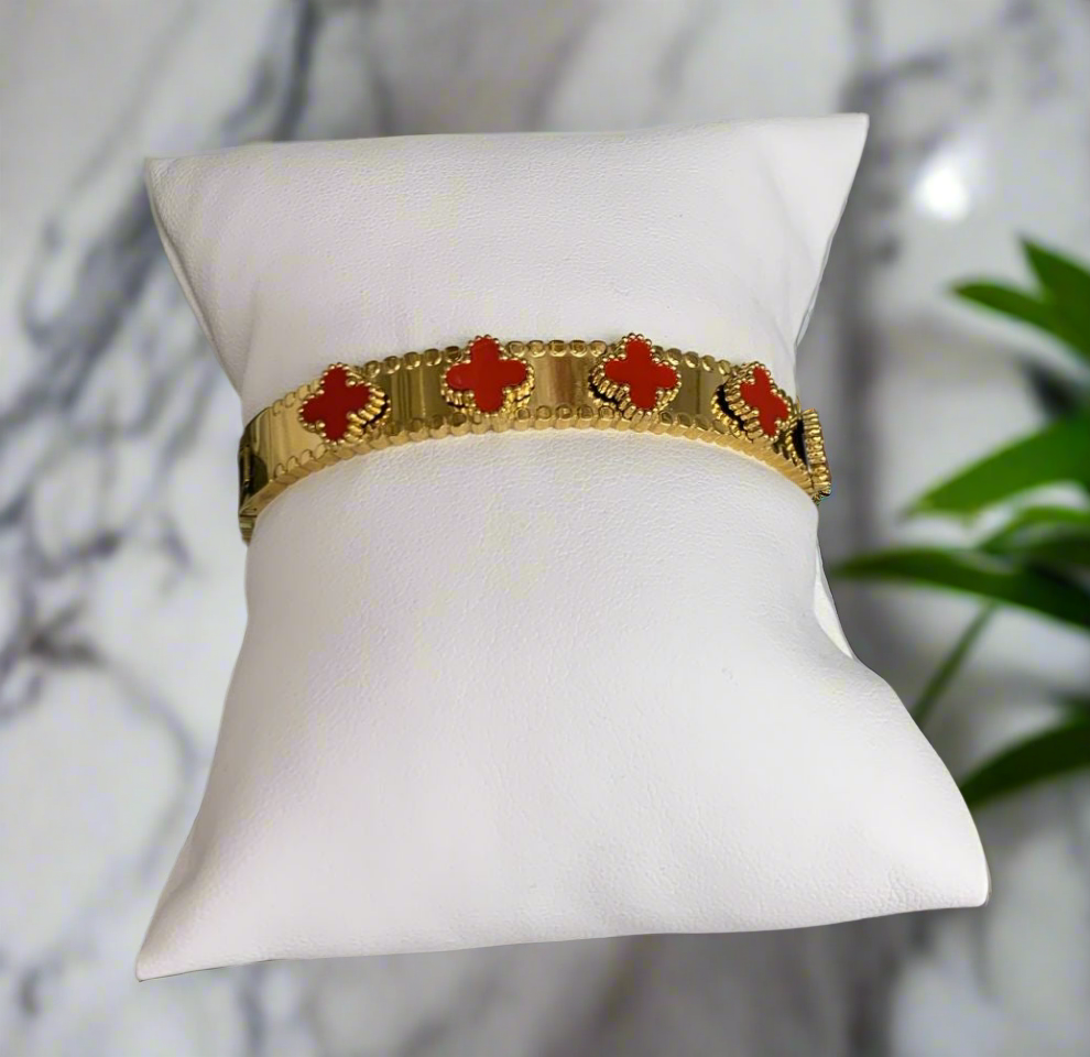 Pulsera Clover de la Suerte – Edición Blanco, Dorado & Rojo (Acero inoxidable con baño de oro 14k)