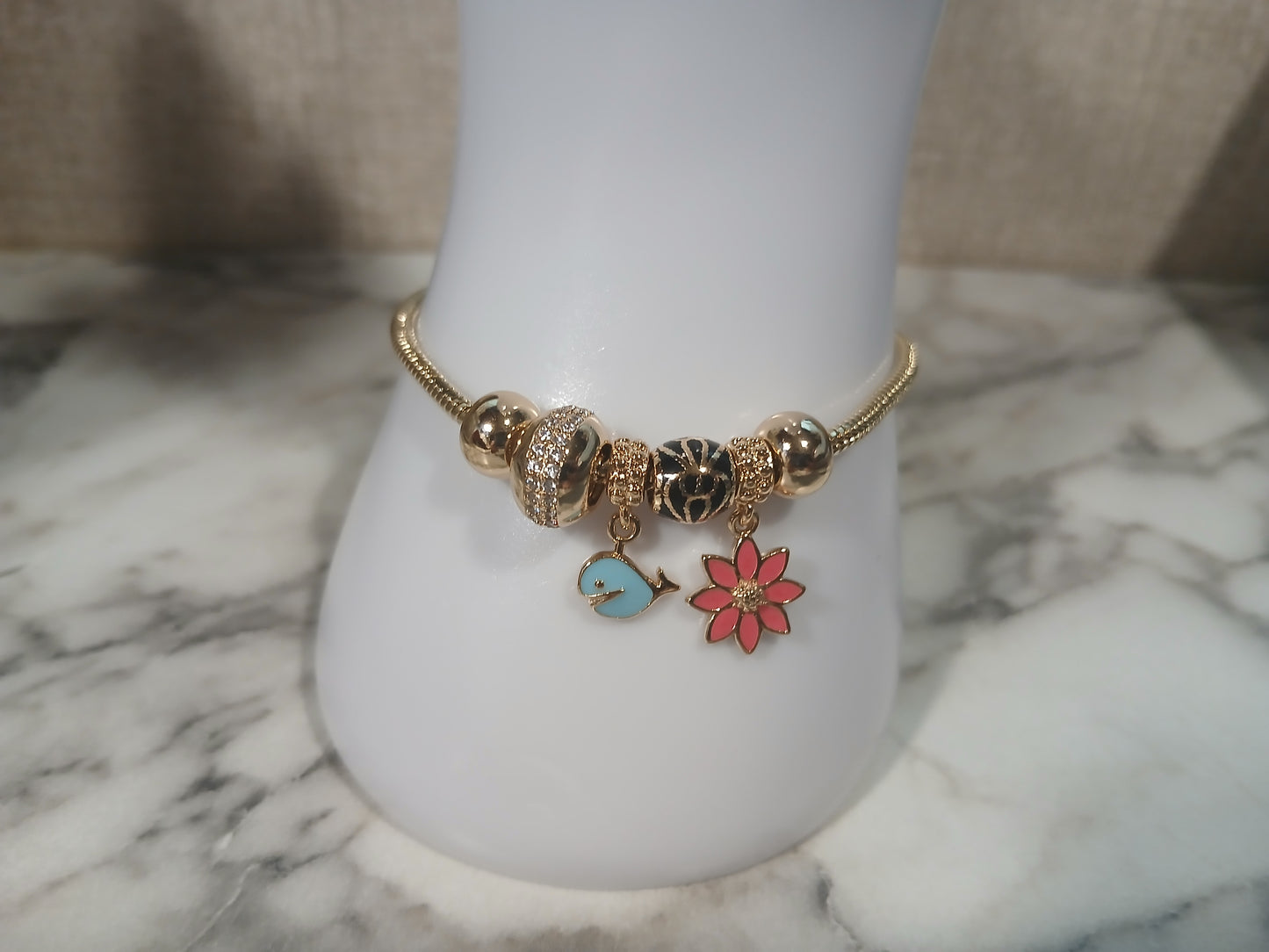 Pulsera Pandora Charm 🌺🐳 – Edición Verano